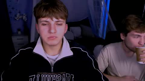 Travis online show from November 2025 08:20:01 PM