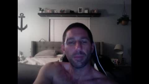 Snapshot of traviskenn chatting on December 2024 01:40:02 AM TravisKenn online show from December 2024 01:40:02 AM