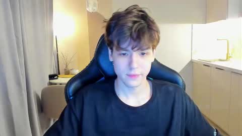 travisrivas online show from October 2025 07:23:01 PM