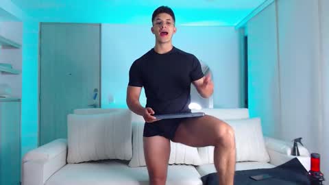 Travis online show from October 2025 11:39:02 PM