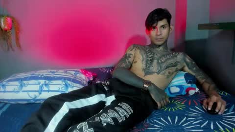 Snapshot of travistanner28 chatting on October 2025 01:00:02 AM TRAV - INDEPENDENT MODEL online show from October 2025 01:00:02 AM