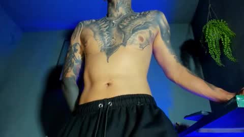 Snapshot of travistanner28 chatting on October 2025 01:06:01 AM TRAV - INDEPENDENT MODEL online show from October 2025 01:06:01 AM