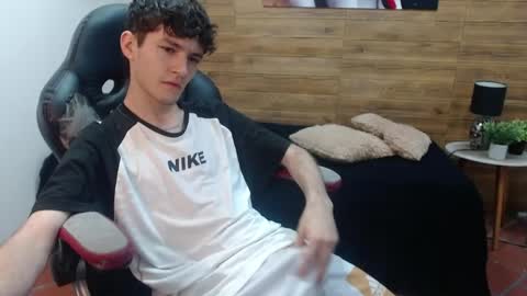 Snapshot of trevor_mob chatting on May 2026 08:25:01 PM trevor_mob online show from May 2026 08:25:01 PM