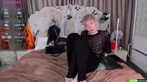 TrevorBenson online show from October 2025 03:03:02 AM