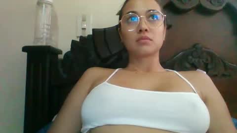 triana_bell online show from December 2024 04:23:01 PM