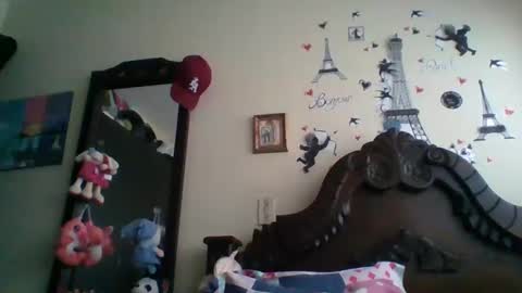 triana_bell online show from October 2025 05:02:02 PM