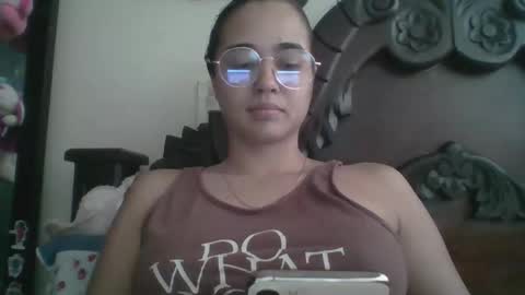 triana_bell online show from November 2025 04:18:02 PM