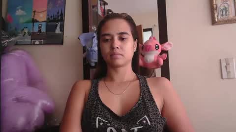 triana_bell online show from April 2026 06:04:02 PM