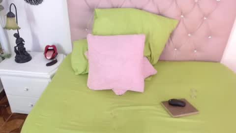 Snapshot of triana_crimson chatting on February 2025 12:29:01 AM triana_crimson online show from February 2025 12:29:01 AM