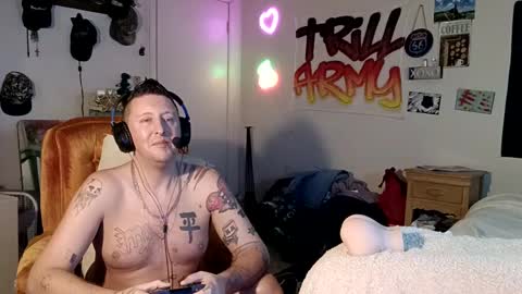 trillnonymau5 online show from December 2024 05:49:01 AM