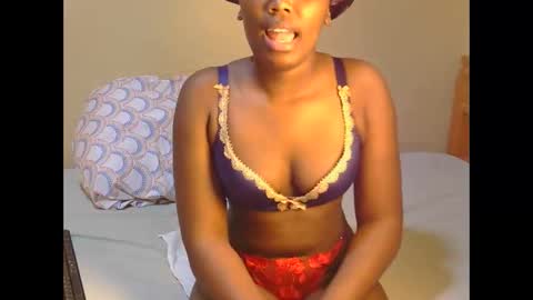 Snapshot of trina_z chatting on June 2026 09:54:02 PM trina_z online show from June 2026 09:54:02 PM
