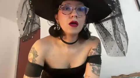 Snapshot of trinitysecrets chatting on October 2025 06:03:02 PM trinitysecrets online show from October 2025 06:03:02 PM