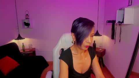 trinityy__ online show from June 2026 07:25:01 PM