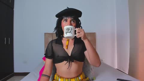 Triny online show from October 2025 12:58:01 PM