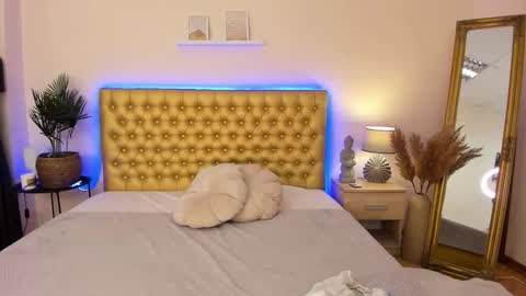 Mia online show from February 2026 06:12:01 AM