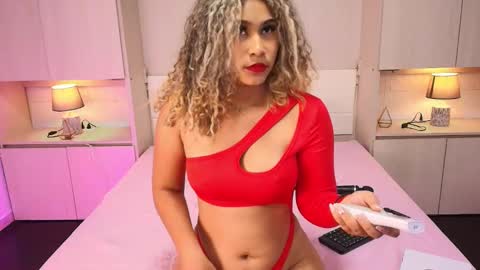 Snapshot of trishamoon chatting on December 2024 05:02:01 AM TRISHA online show from December 2024 05:02:01 AM