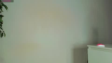 Snapshot of trixie_taylor chatting on April 2026 07:27:02 PM Trixie Taylor online show from April 2026 07:27:02 PM