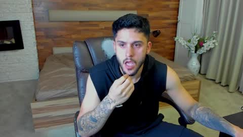 Snapshot of troywade chatting on May 2026 04:40:01 AM TroyWade online show from May 2026 04:40:01 AM