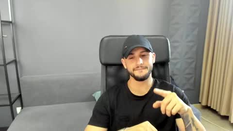 Snapshot of troywade chatting on June 2026 04:13:02 AM TroyWade online show from June 2026 04:13:02 AM