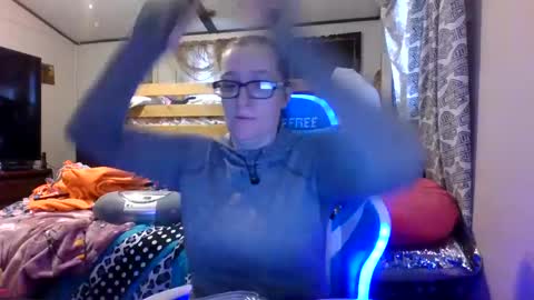 Snapshot of truckerswifetobe chatting on December 2024 05:08:01 PM TruckersWifeToBe online show from December 2024 05:08:01 PM