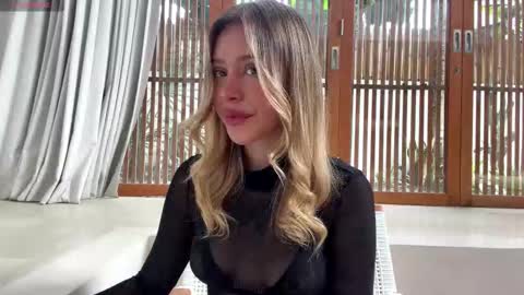 Mia online show from March 2026 05:13:01 AM