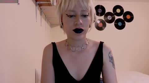 Snapshot of tryp666 chatting on October 2025 09:02:01 PM Cait online show from October 2025 09:02:01 PM