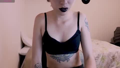 Snapshot of tryp666 chatting on October 2025 10:43:02 PM Cait online show from October 2025 10:43:02 PM