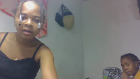 tsaralaza online show from November 2025 09:25:01 PM