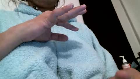 Bella online show from February 2025 08:28:01 PM