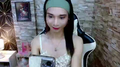 Tina online show from December 2024 12:16:02 PM