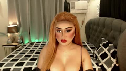 Snapshot of tshugescock chatting on October 2025 06:14:02 PM SEDUCTIVEmistresCUMS online show from October 2025 06:14:02 PM