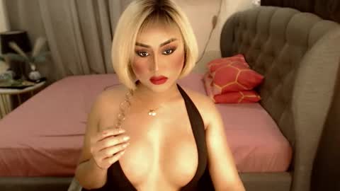 Snapshot of tshugescock chatting on October 2025 01:28:01 AM SEDUCTIVEmistresCUMS online show from October 2025 01:28:01 AM
