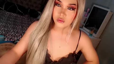 Snapshot of tsscarlett_xx chatting on October 2025 03:21:02 PM jayvie online show from October 2025 03:21:02 PM