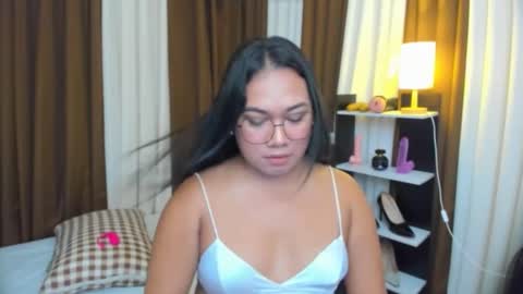 Snapshot of tsuncutkaren chatting on October 2025 05:46:01 AM Karen Oquio online show from October 2025 05:46:01 AM