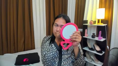 Snapshot of tsuncutkaren chatting on October 2025 04:44:02 AM Karen Oquio online show from October 2025 04:44:02 AM