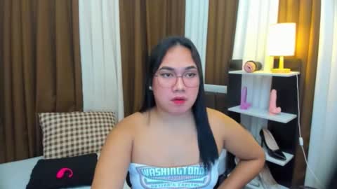 Snapshot of tsuncutkaren chatting on October 2025 05:14:01 PM Karen Oquio online show from October 2025 05:14:01 PM