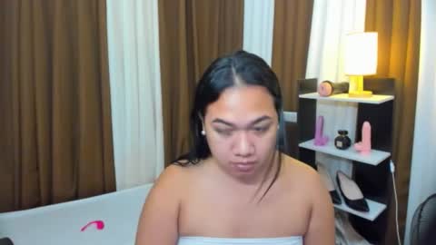 Snapshot of tsuncutkaren chatting on October 2025 08:26:01 PM Karen Oquio online show from October 2025 08:26:01 PM