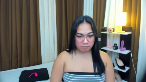 Snapshot of tsuncutkaren chatting on October 2025 10:14:02 PM Karen Oquio online show from October 2025 10:14:02 PM