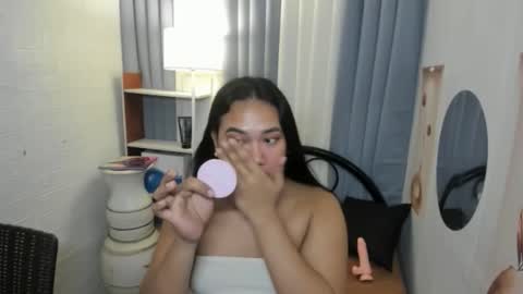 Karen Oquio online show from November 2025 05:40:02 AM