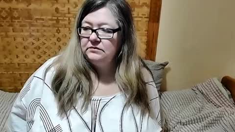 Snapshot of tviks chatting on February 2025 10:15:01 AM Lana online show from February 2025 10:15:01 AM