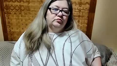 Snapshot of tviks chatting on February 2025 09:48:01 PM Lana online show from February 2025 09:48:01 PM