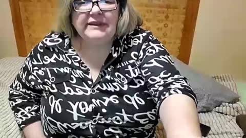 Snapshot of tviks chatting on February 2025 12:49:01 AM Lana online show from February 2025 12:49:01 AM