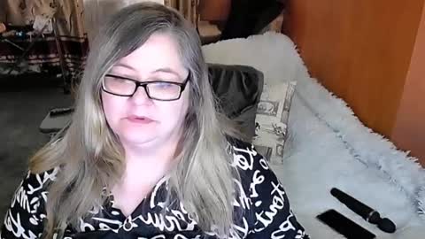 Snapshot of tviks chatting on February 2025 02:52:01 AM Lana online show from February 2025 02:52:01 AM