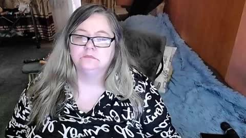 Snapshot of tviks chatting on February 2025 05:16:01 AM Lana online show from February 2025 05:16:01 AM