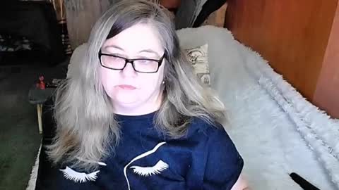 Snapshot of tviks chatting on February 2025 10:43:02 PM Lana online show from February 2025 10:43:02 PM