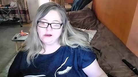 Snapshot of tviks chatting on February 2025 02:37:01 AM Lana online show from February 2025 02:37:01 AM