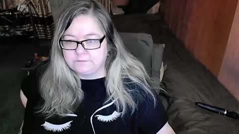 Snapshot of tviks chatting on February 2025 08:11:02 PM Lana online show from February 2025 08:11:02 PM