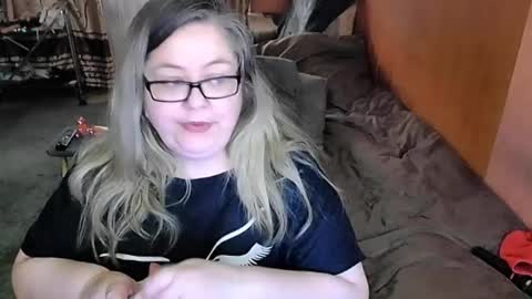 Snapshot of tviks chatting on February 2025 05:25:01 AM Lana online show from February 2025 05:25:01 AM