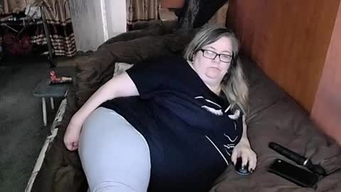 Snapshot of tviks chatting on February 2025 08:27:02 AM Lana online show from February 2025 08:27:02 AM