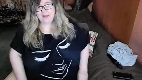 Snapshot of tviks chatting on February 2025 01:25:02 AM Lana online show from February 2025 01:25:02 AM